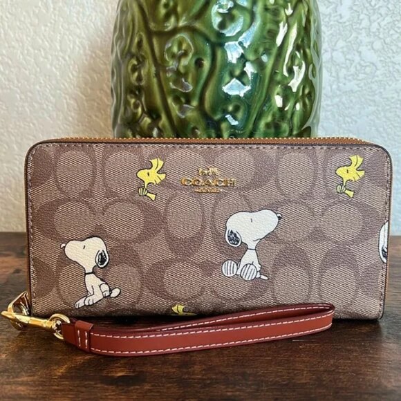 Coach X Peanuts Long Zip Around Wallet In Signature Canvas Snoopy & Woodstock - Picture 1 of 5